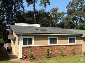 Building Photo - Renovated Duplex Near HCA & TMH