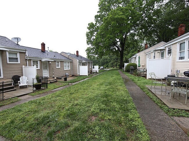Building Photo - Two Bedroom Cottage - Five Points East, Raleigh, NC - Inside the Beltline!