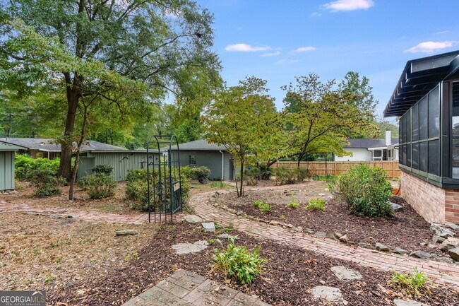 Building Photo - 493 Sybil Ln SE