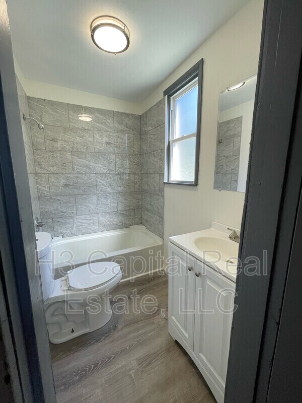 Building Photo - 205 S 16th St