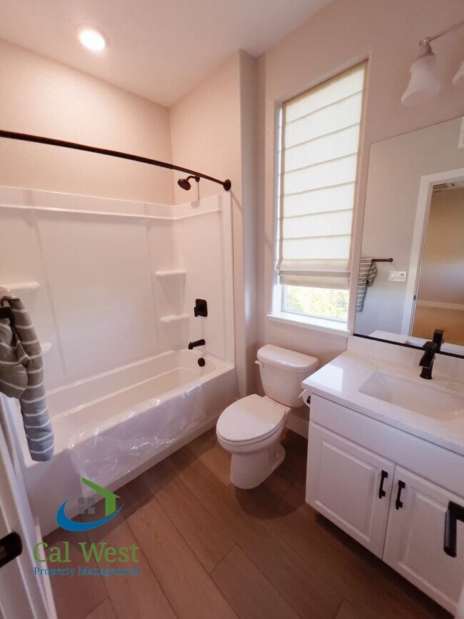 Building Photo - $4495 - Beautiful Corner Unit Townhome in ...