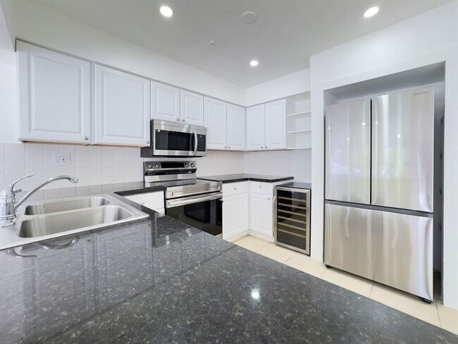 Building Photo - 930 Orange Isle