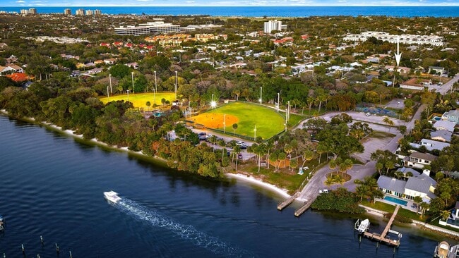 Building Photo - 1926 Service Rd