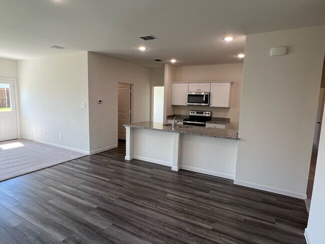 Building Photo - 752 Richmond Dr