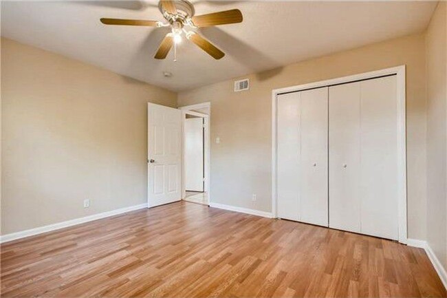Building Photo - Central Austin Private Lifestyle!