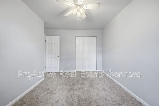 Building Photo - 815 Montrose Ct