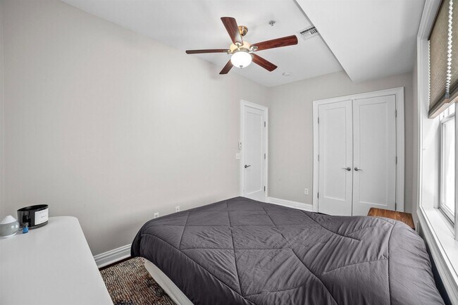 Building Photo - 180 19th St