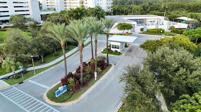 Building Photo - 15051 Royal Oaks Ln