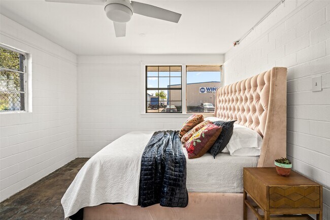 Building Photo - 5975 Armour Dr