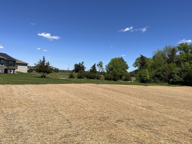 Building Photo - 974 Meadow Ln