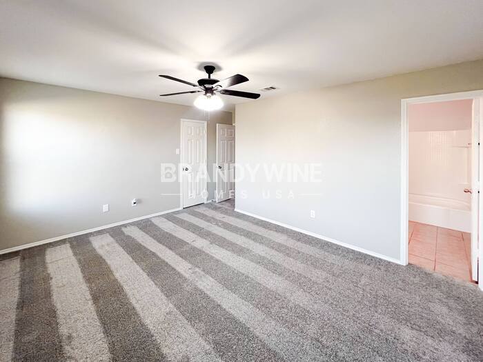 Building Photo - 411 Silver Leaf Dr