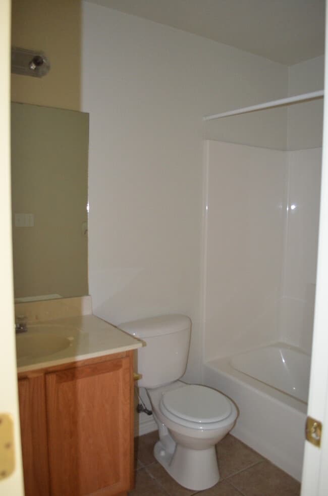 Building Photo - 326 N 10th St