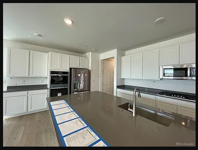 Building Photo - Beautiful Home with a In Law Suit