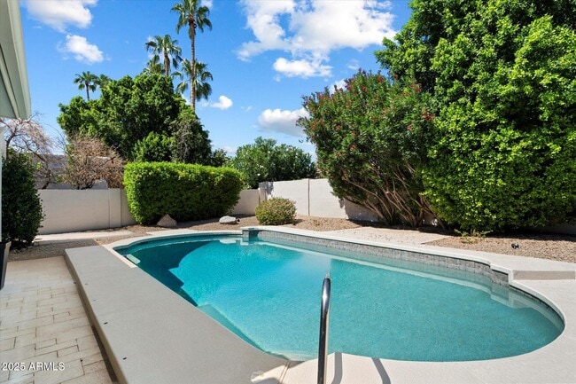 Building Photo - 8338 E San Rafael Dr