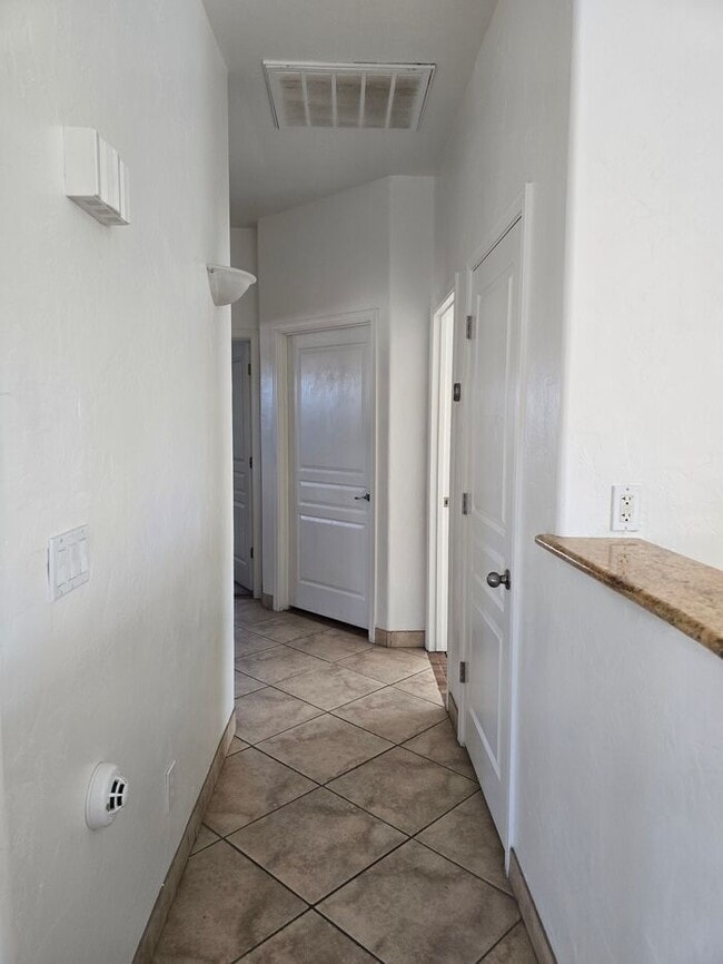 Building Photo - Spacious East Side Oasis – 4 Bed, 2 Bath Home with Premium Upgrades!