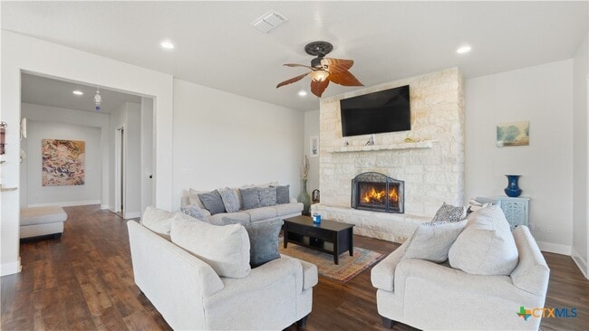 Building Photo - 628 Country Ln Dr