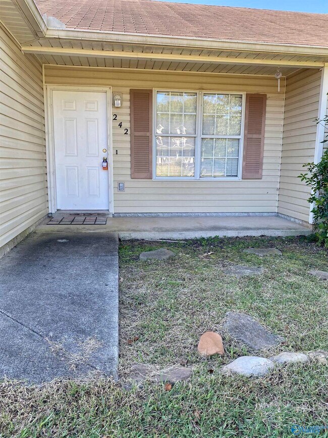 Building Photo - 242 Comet Dr
