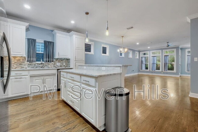 Building Photo - 828 N Duval St