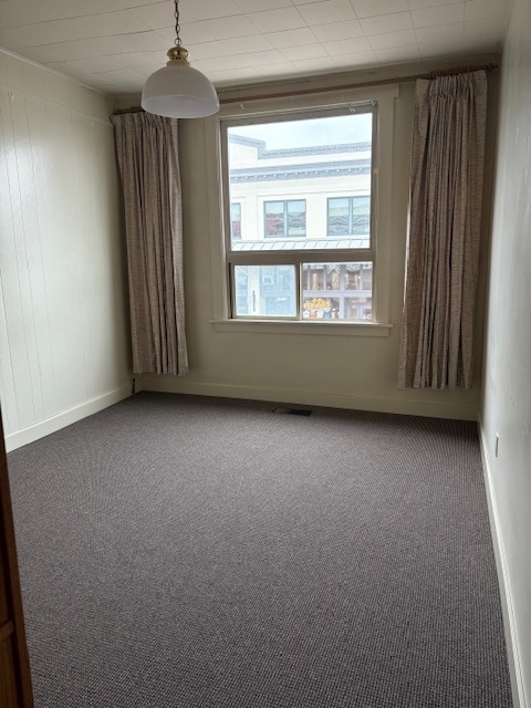 Building Photo - 413 Front St