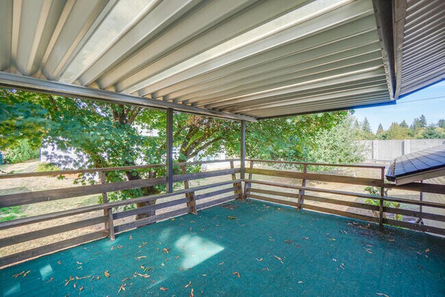 Building Photo - FOUR BEDROOM SPLIT LEVEL IN SALMON CREEK