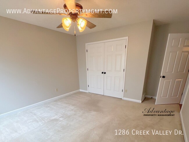 Building Photo - 1286 Creek Valley Dr