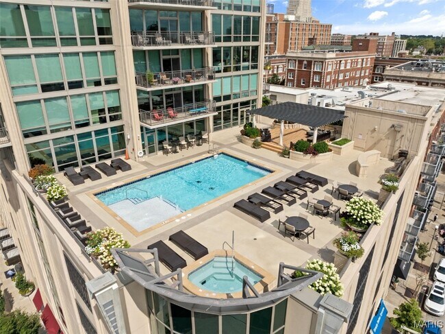 Building Photo - 4909 Laclede Ave