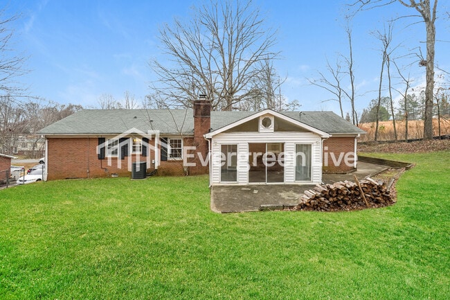 Building Photo - 118 Peachtree Ln