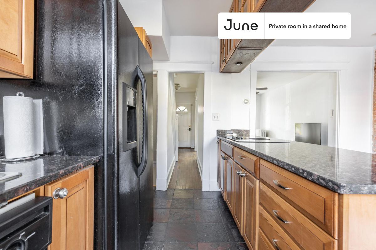 Building Photo - Room in Shared 3 bed/2 bath home