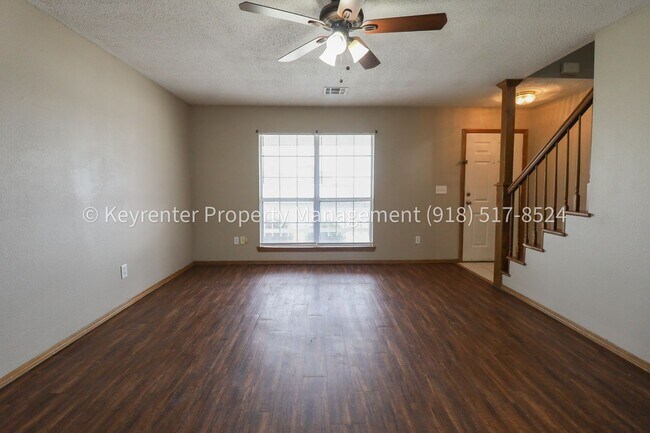 Building Photo - N Willow Dr Duplex