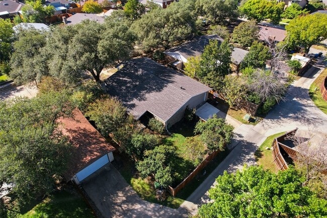 Building Photo - 1805 Haymeadow