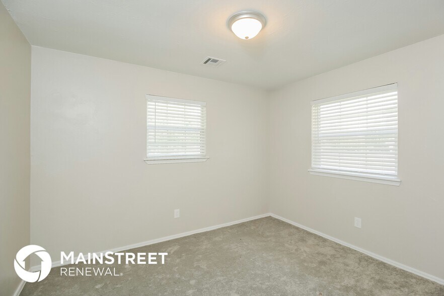 Building Photo - 1153 Elmhurst St