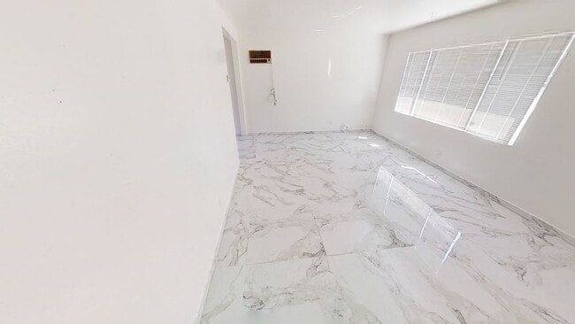 Building Photo - 2 bed/ 1 bath home in North Redlands!
