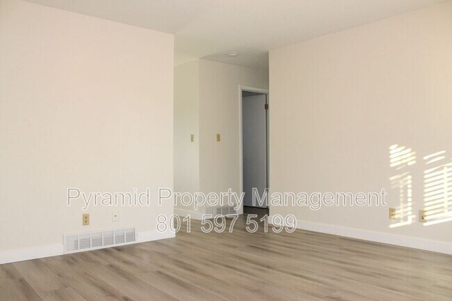 Building Photo - 825 E 760 N