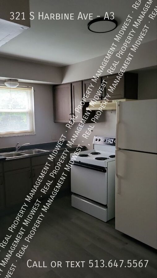 Building Photo - 321 S Harbine Ave