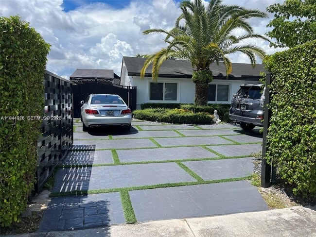 Building Photo - 4872 SW 140th Ave