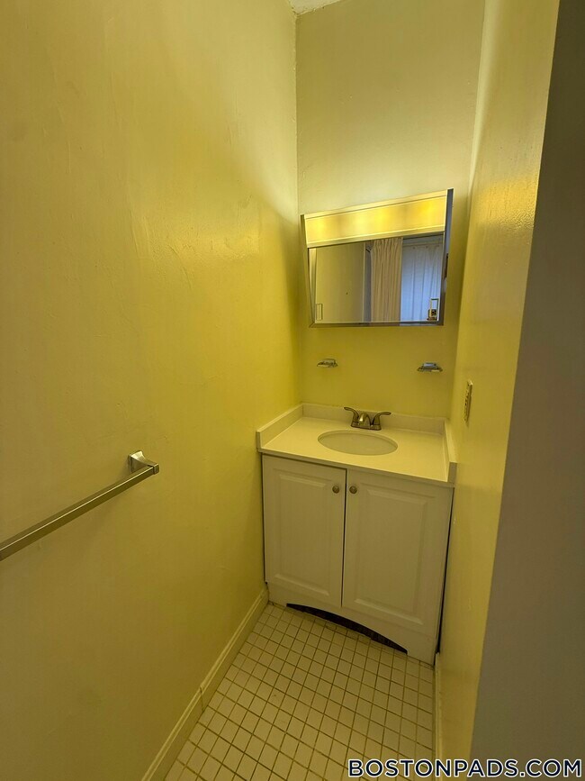 Building Photo - 55 Queensberry St