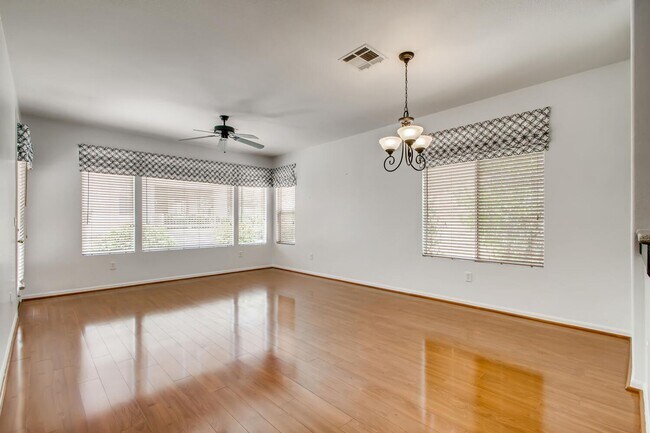 Building Photo - Stunning 1 Story 2 Bedroom Home in Summerl...