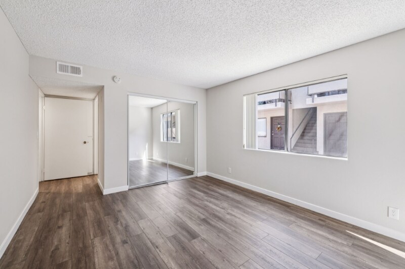 Building Photo - 507 E Cedar Ave