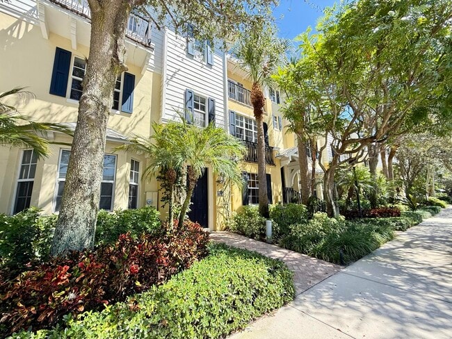 Building Photo - 319 Flamingo Dr