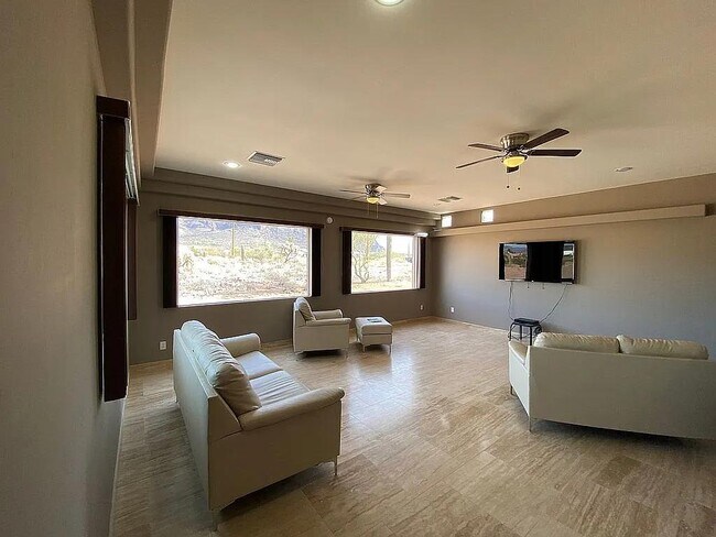 Building Photo - 3528 N Val Vista Rd