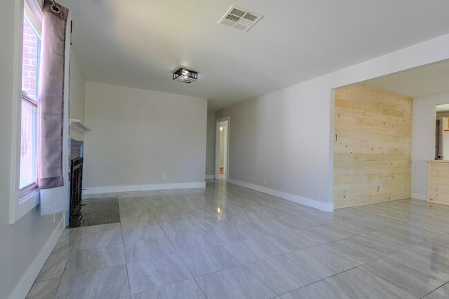 Building Photo - 1842 Princeton Ave