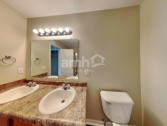 Building Photo - 10825 Spring Green Dr