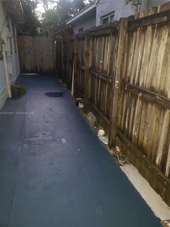 Building Photo - 4124 SW 61st Ave