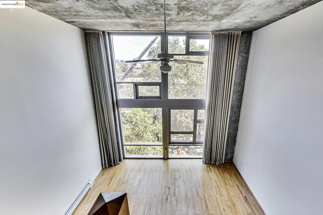 Building Photo - 311 Oak St