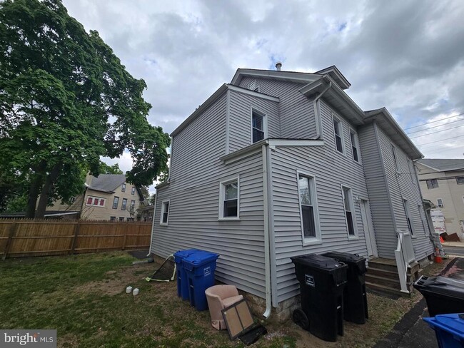 Building Photo - 106 Main St