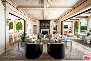 Building Photo - 6 Mystique