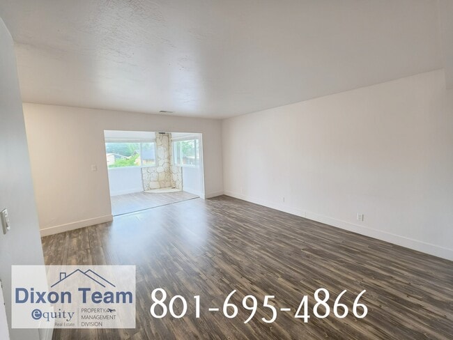 Building Photo - 2327 Chateau Dr