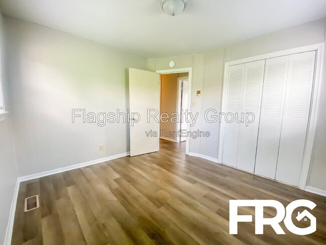 Building Photo - 231 Bunche Dr
