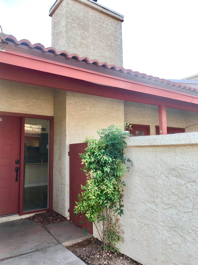 Building Photo - 633 W Southern Ave