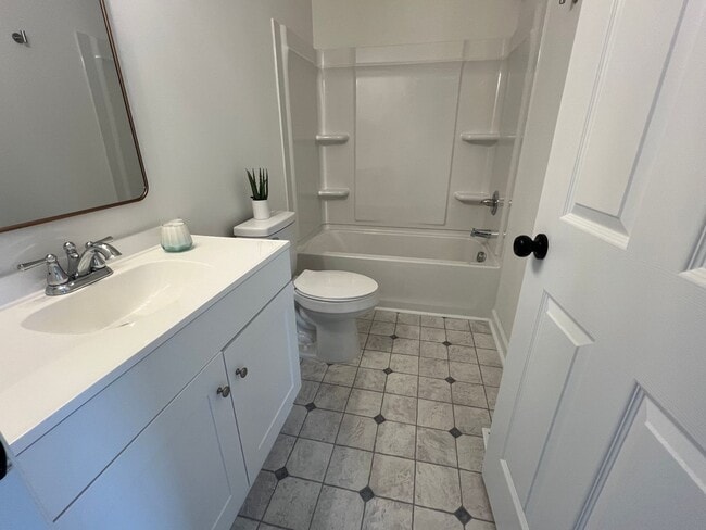 Building Photo - 3 Bedroom 2 Bathroom 2025 model house for rent